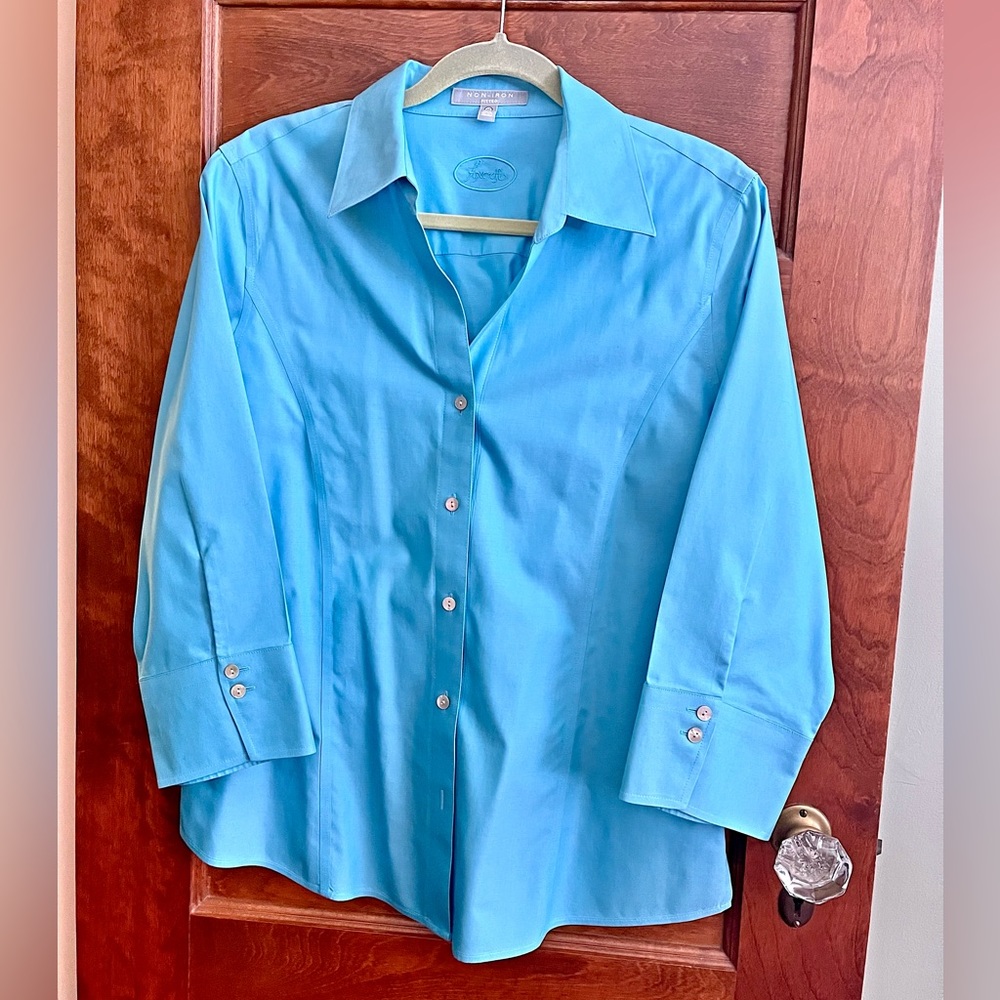 Foxcroft Fitted Blouse Size 12 in EUC, cuffed, Turquoise